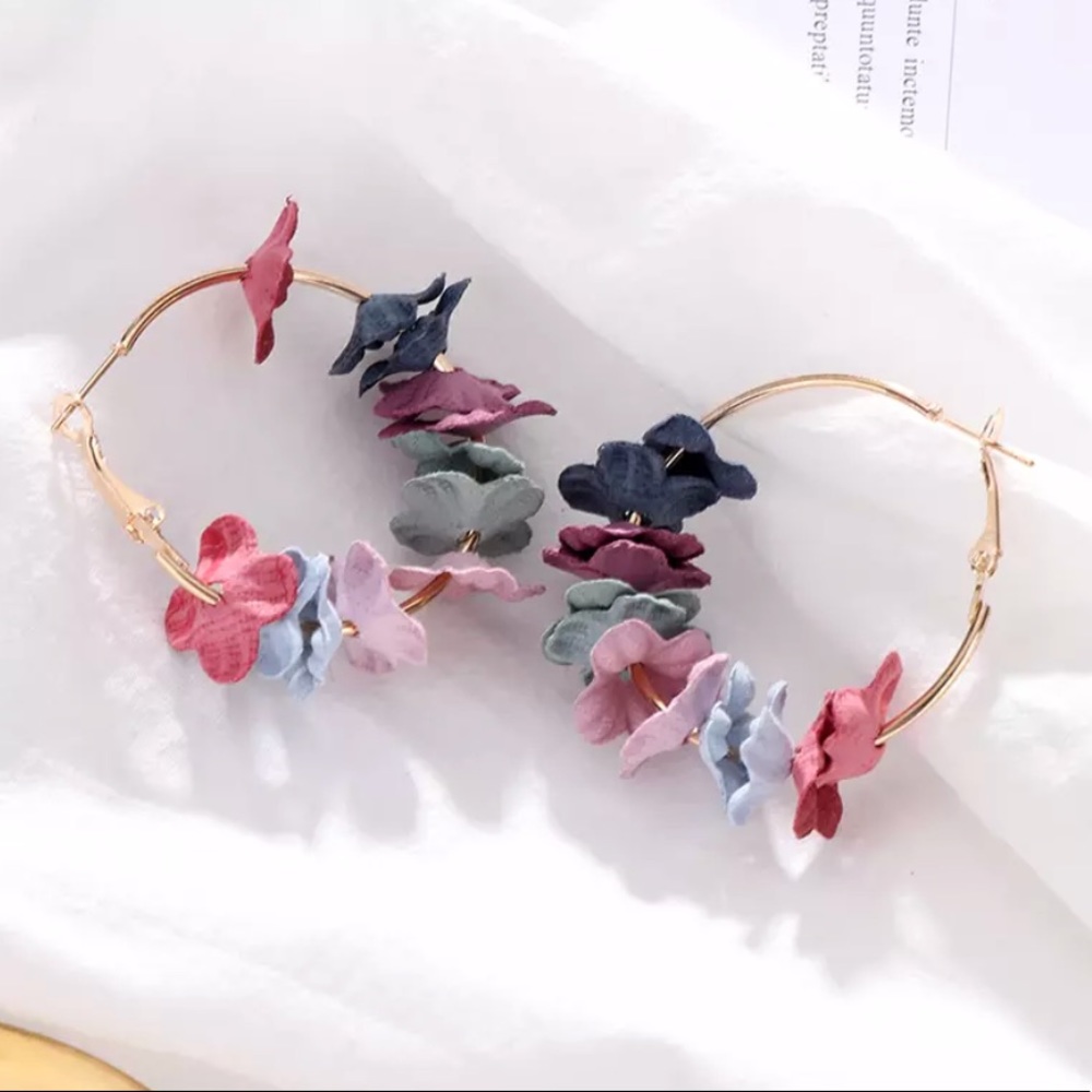 Cute earrings new